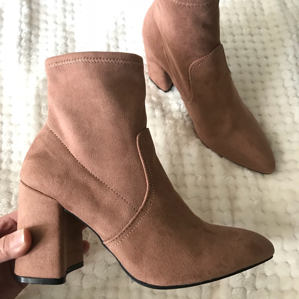 ⬇️Price drop⬇️✨Mauve heeled ankle booties
